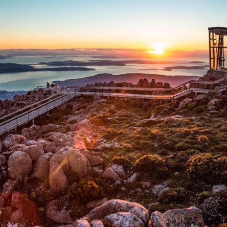 6cb993fd9a6949119eec0a62d913d5ad1Sunrise_from_the_summit_of_Mt._Wellington___12_12_14__3__lg
